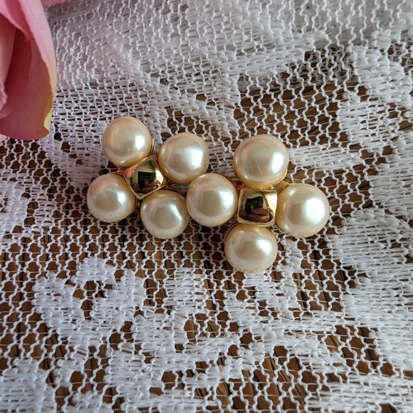 Vintage Courrèges Faux Pearl Earrings - Picture 7 of 7